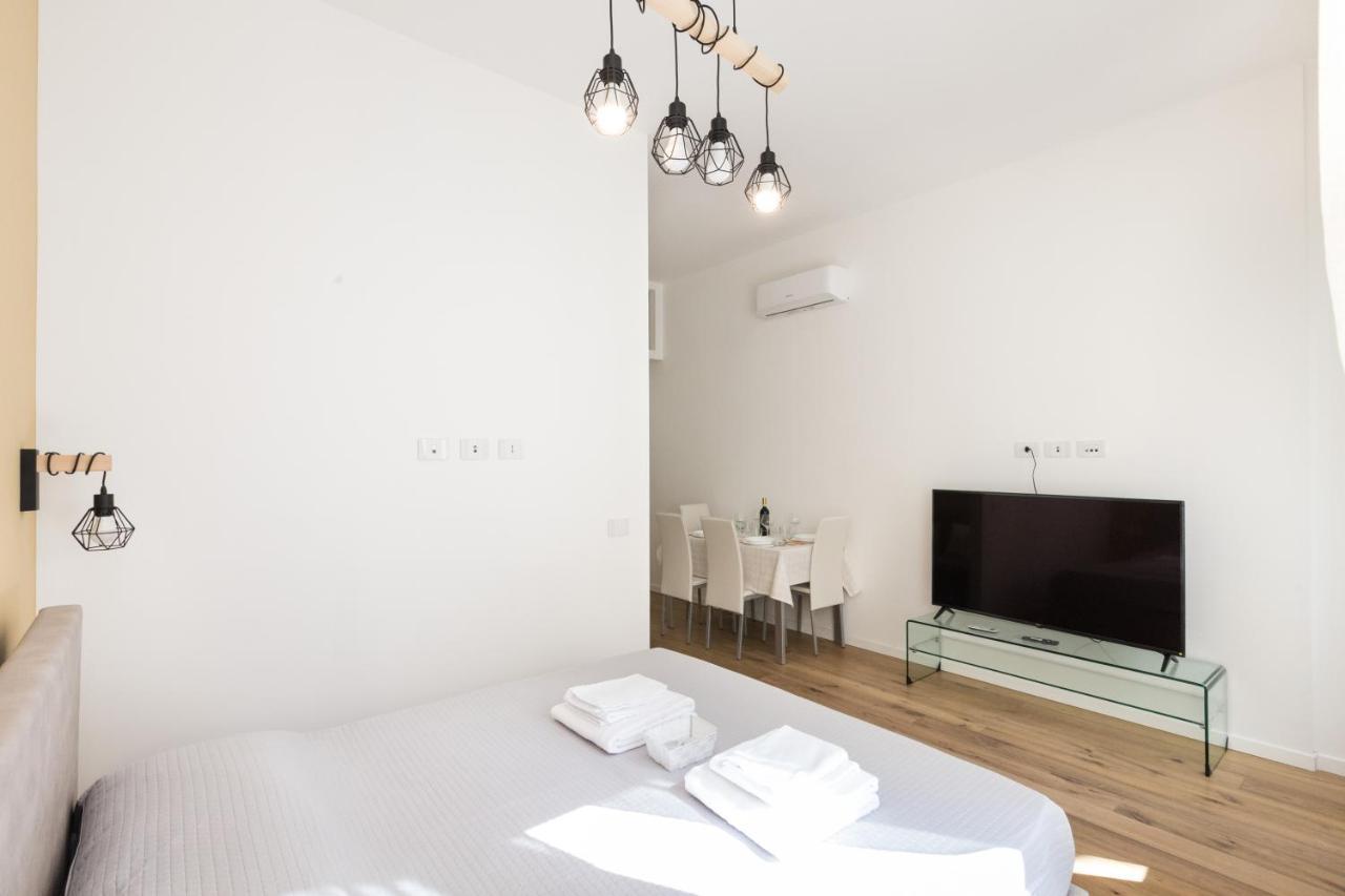 Magnoliaapartments - 18B Visconti Duomo Milan Bagian luar foto